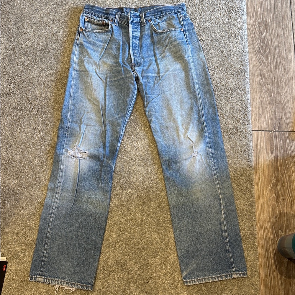 Vintage 1990s Levi's 501 Distressed Light Blue Button Fly Straight Jeans 33x30 - Picture 3 of 5
